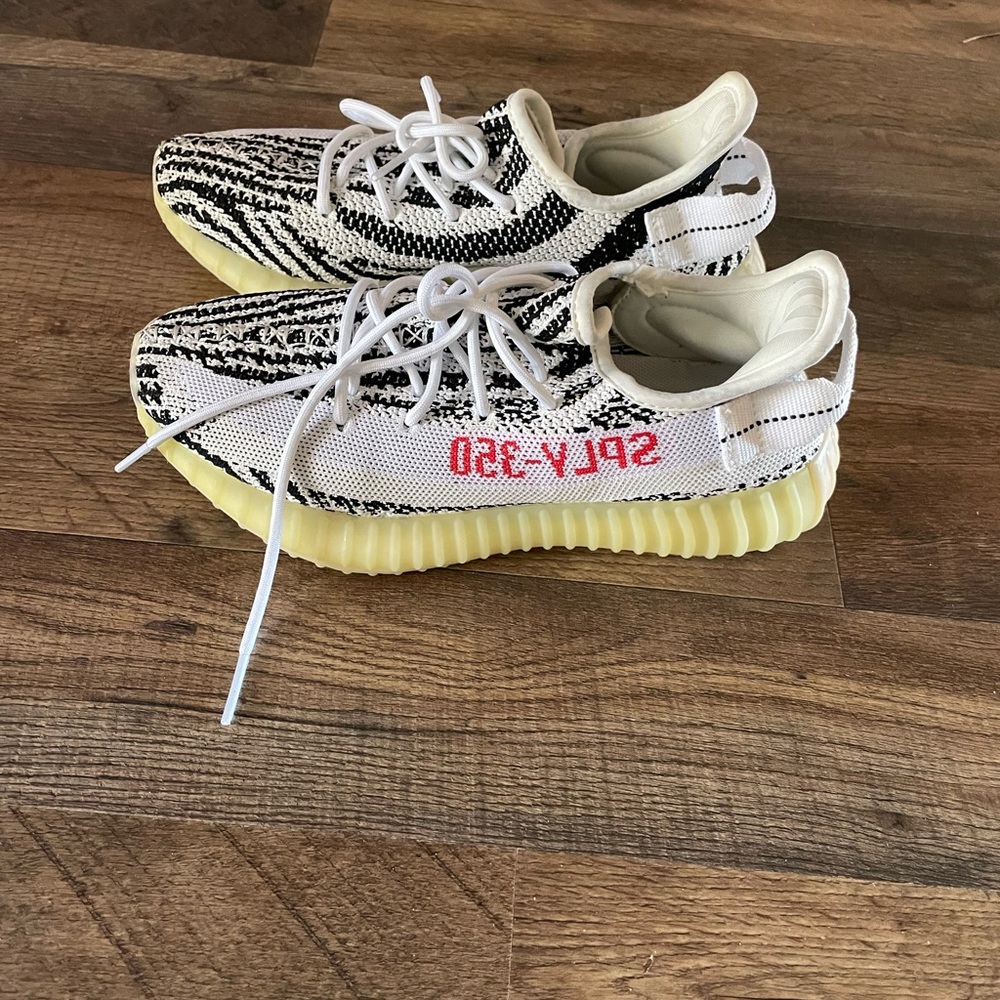 used yeezy adidas •MEN size 5.5•
